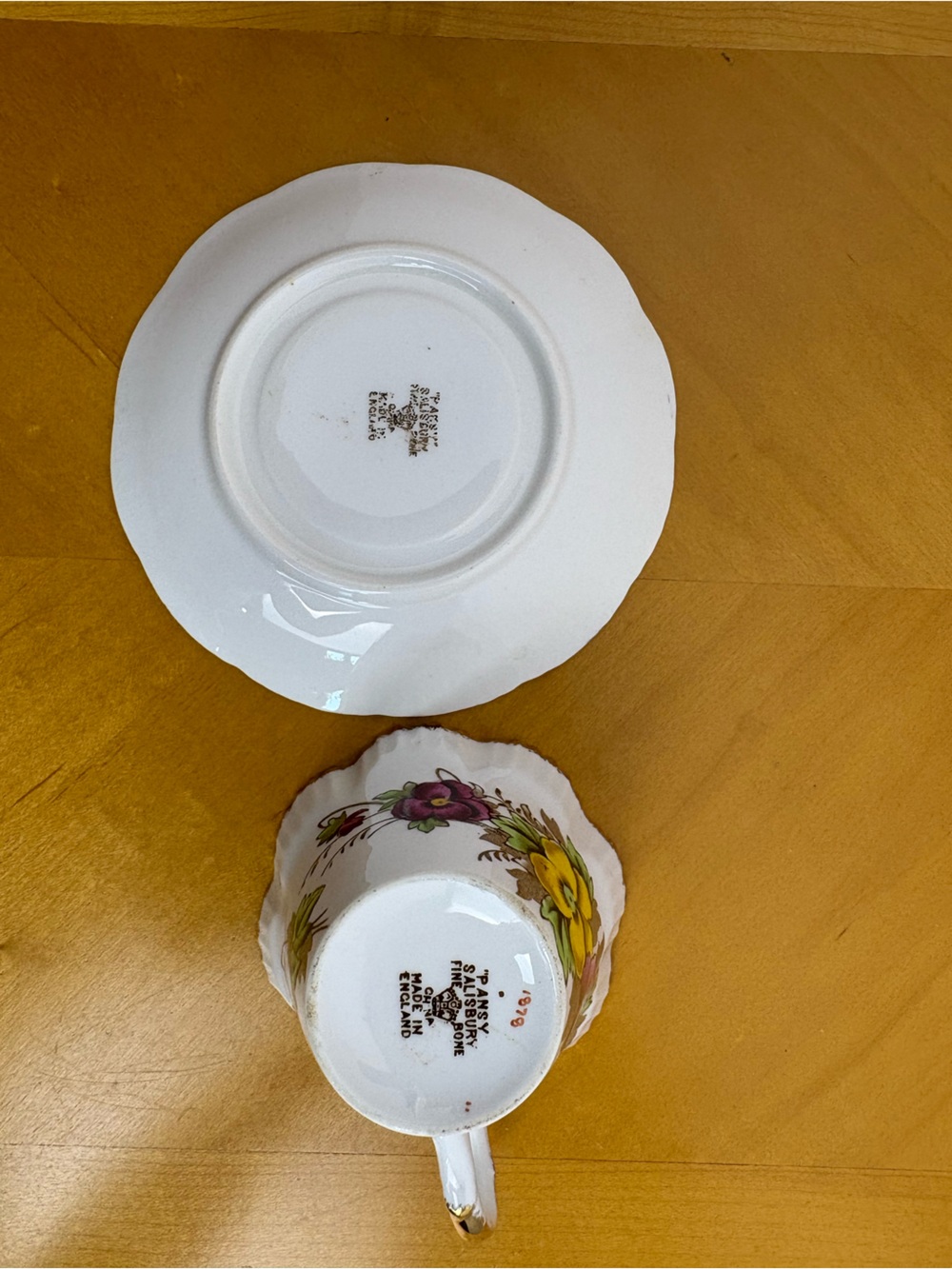 Vintage Sailsbury Fine Bone China Teacup and Saucer Set in the “Pansy” Pattern - Picture 6 of 6